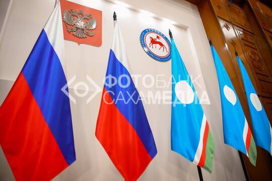 Флаги России и Якутии