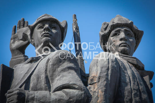 Памятник героям-комсомольцам